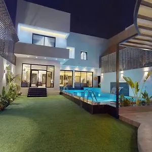 Chalet شاليه بلاك وايت *