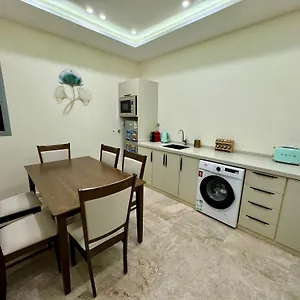 3br 5bed Luxury Apartment *